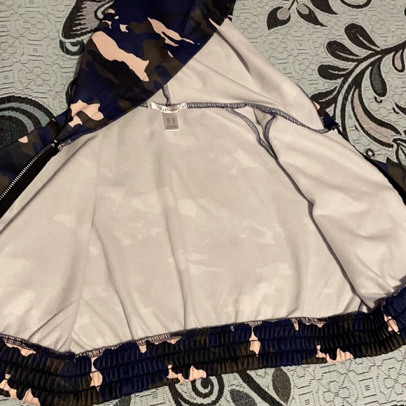 Camo crop zipper hoodie - Picture 7 of 9